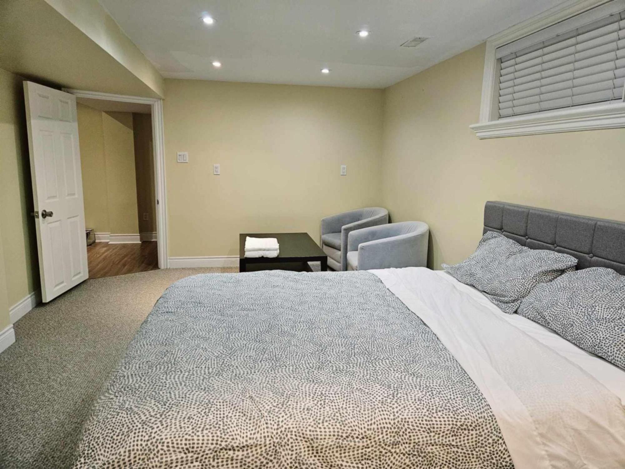 Beautiful At Yonge And Sheppard And North York Centre Homestay *